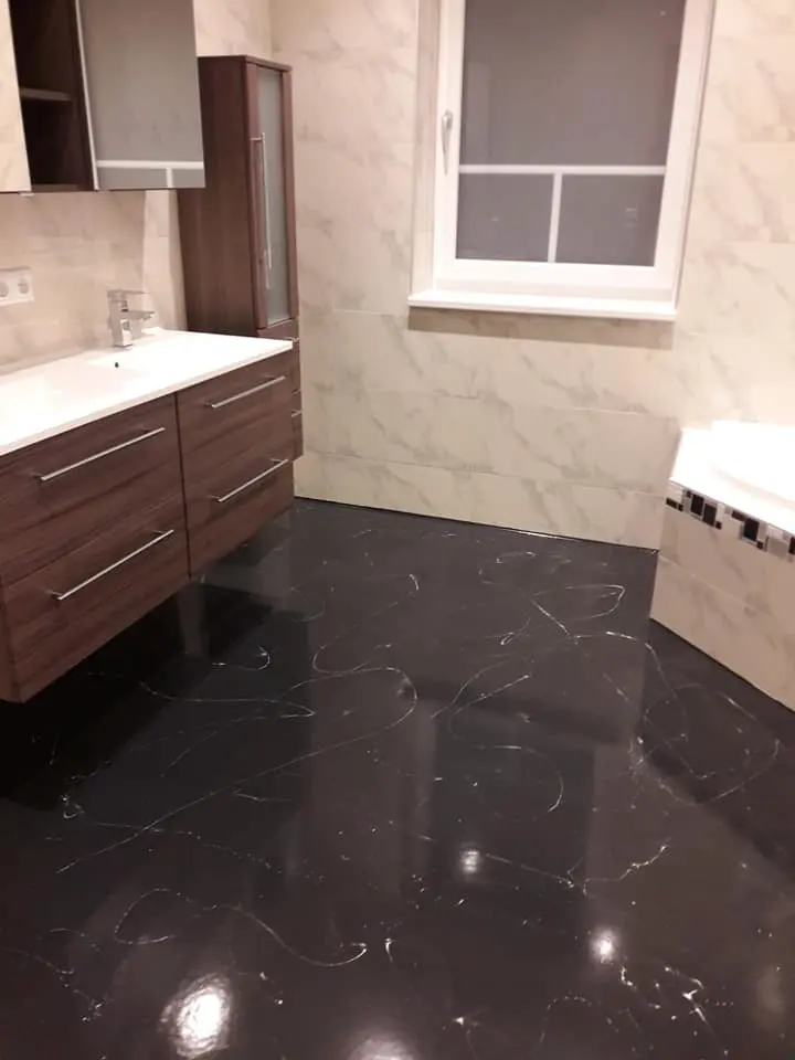 Badezimmer Beschichtung
Epoxyboden Marmoroptik